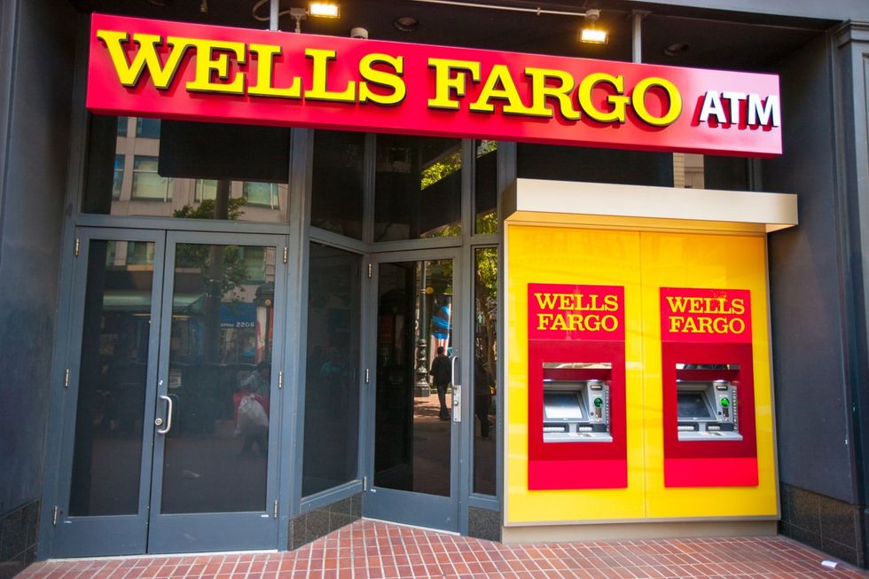 a photo of a Wells Fargo Bank
