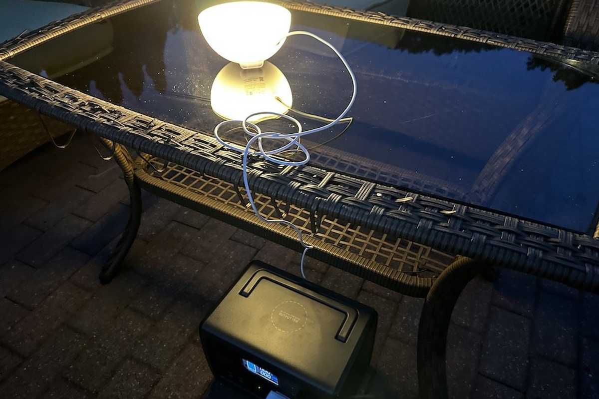 a photo of BLUETTI EB55 Portable Power Station powering an outdoor light