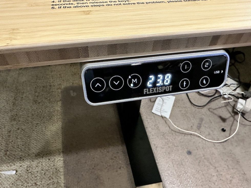 a photo of Flexispot E7 Pro Plus Standing Desk comes with touchscreen keypad