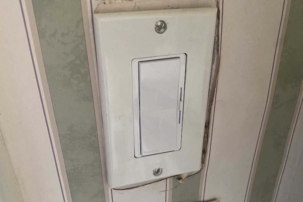 a photo of Lutron Diva Smart Switch