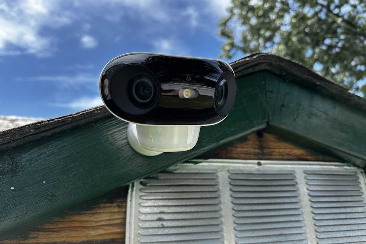 a photo of Reolink Argus 4 Pro installed outside on a shed during the day.
