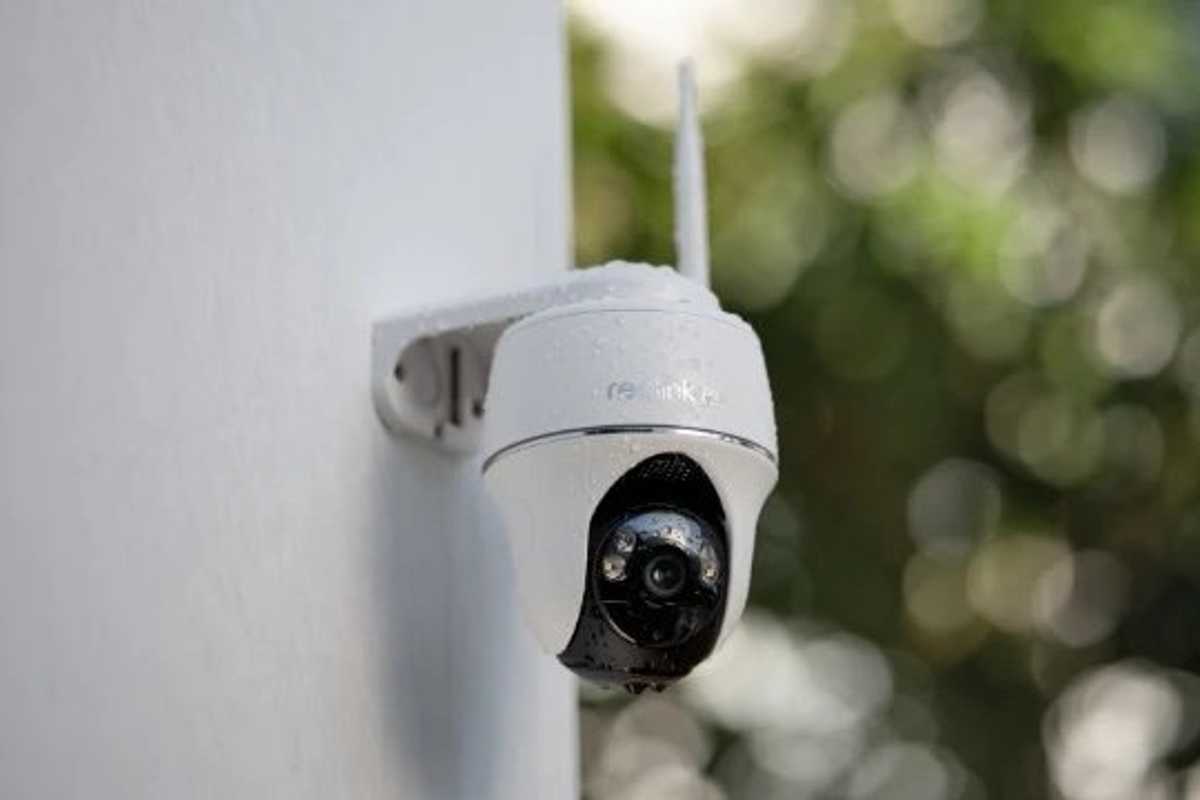 a photo of Reolink Argus PT Ultra 4K 8MP Wireless Pan & Tilt Standalone Solar/Battery Camera with Spotlights on a outside wall of a house.