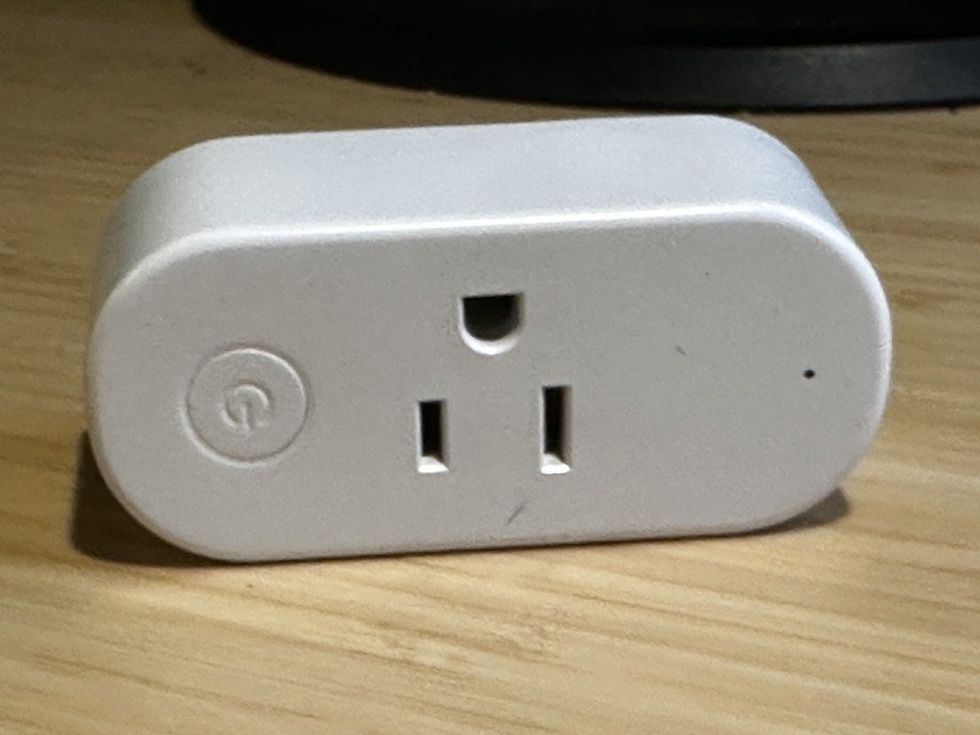 a photo of Shelly Wave Plug US