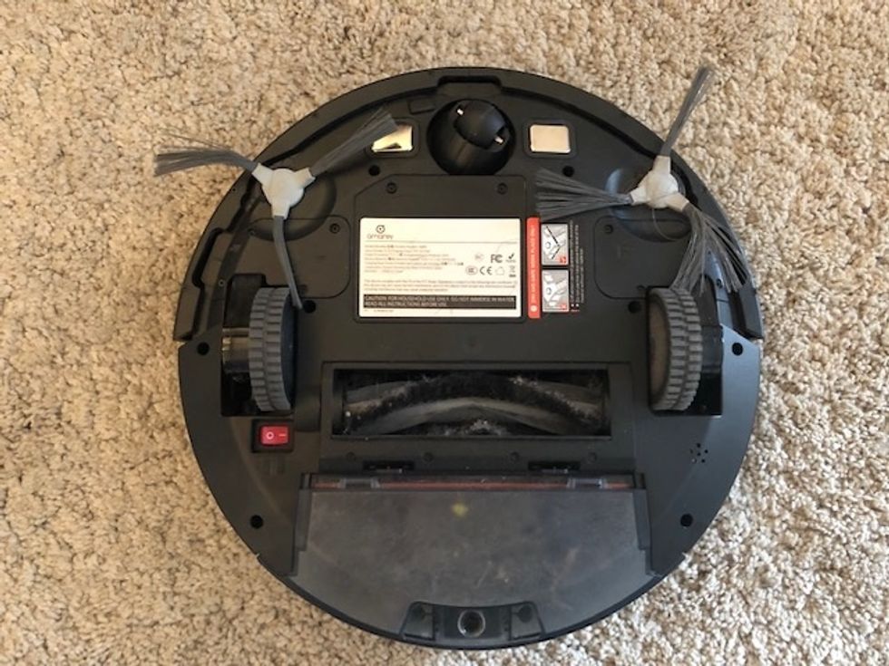 A photo of the bottom of the Amarey A800, where you'll find two sweeping brushes and a roller brush too