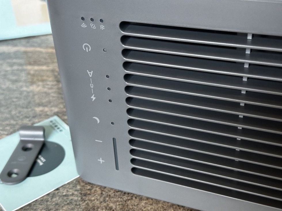 a photo of the controls on a Airthings Renew Air Purifier