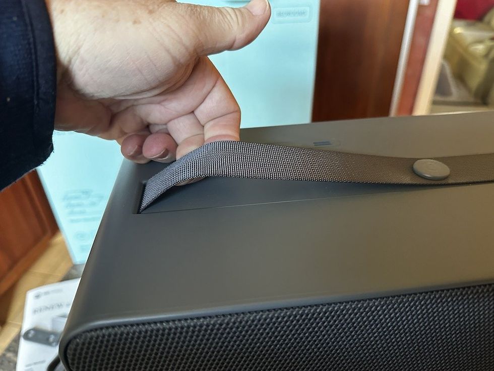 a photo of the strap on the side of the Airthings Renew Air Purifier