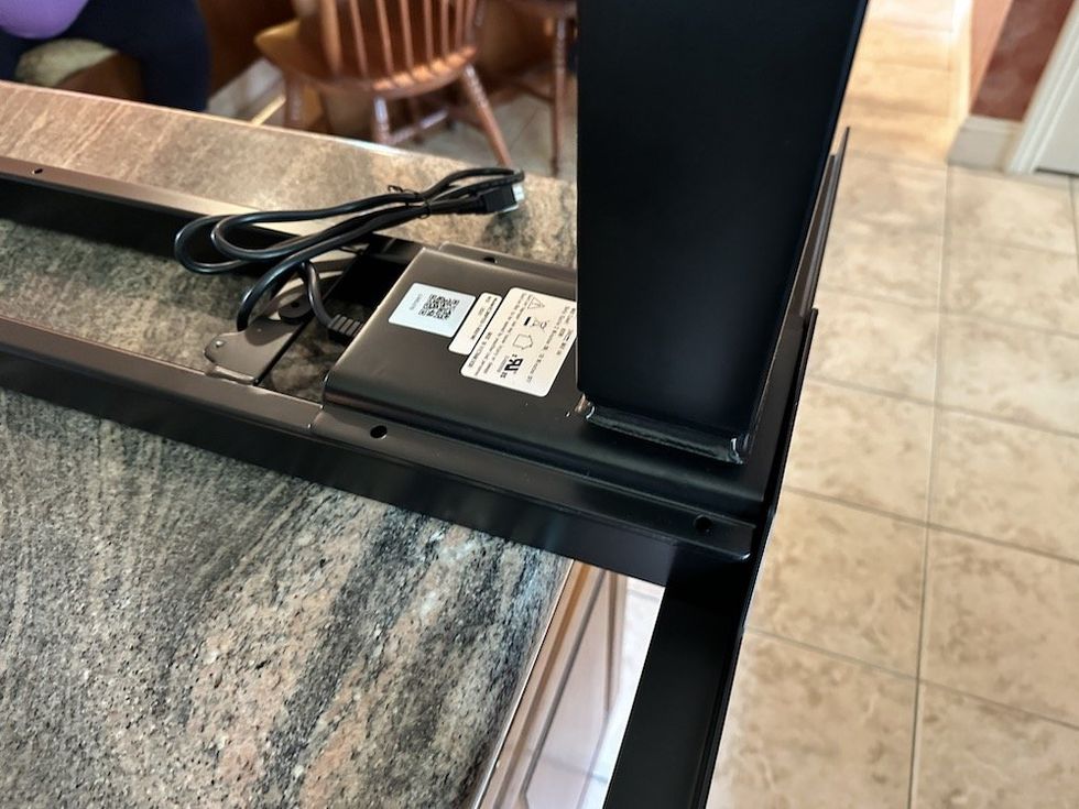 a photo of trhe legs of Flexispot E7 Pro Plus Standing Desk