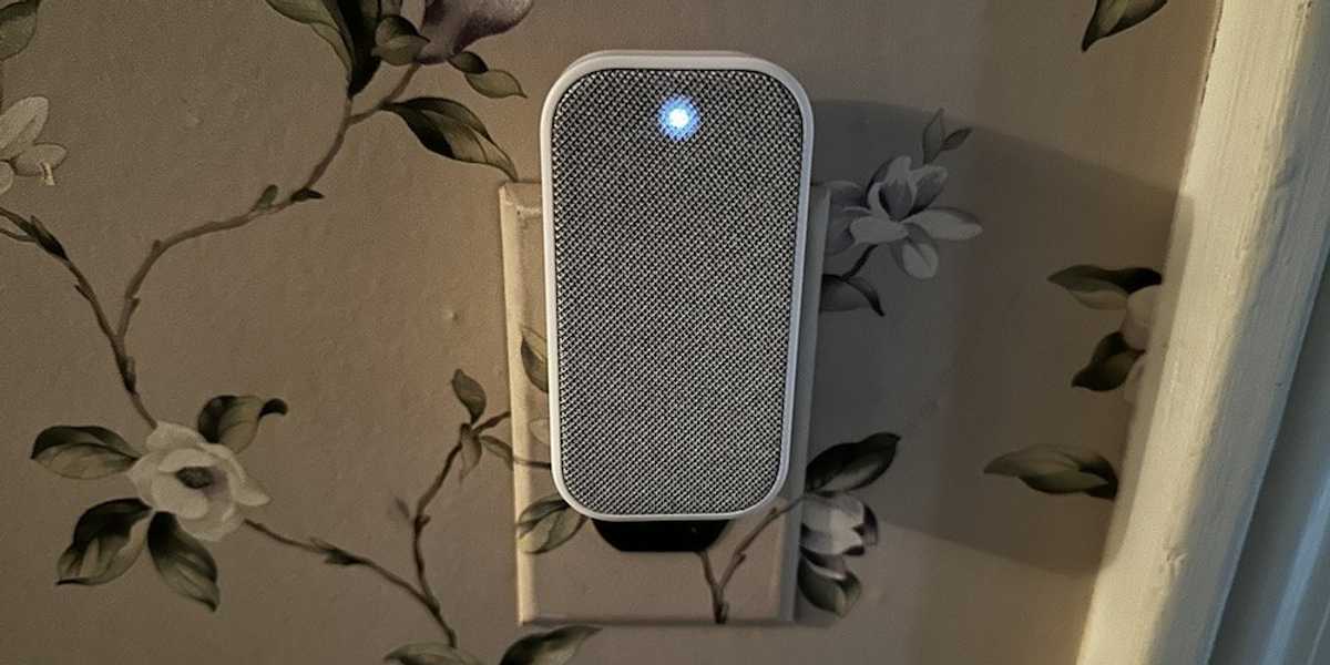 a photo of Vivint Chime Extender plugged in