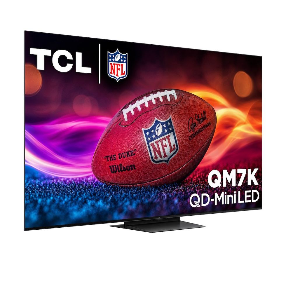 a product shot of TCL 55QM7K smart tv