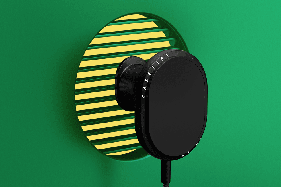 a product show of CASETiFY's Wireless Car Charger