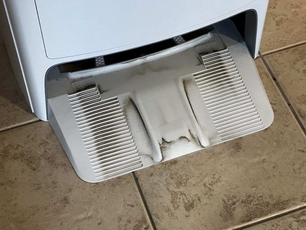 a screenshot of a dirty ramp on the DEEBOT T20 OMNI robot vacuum's station