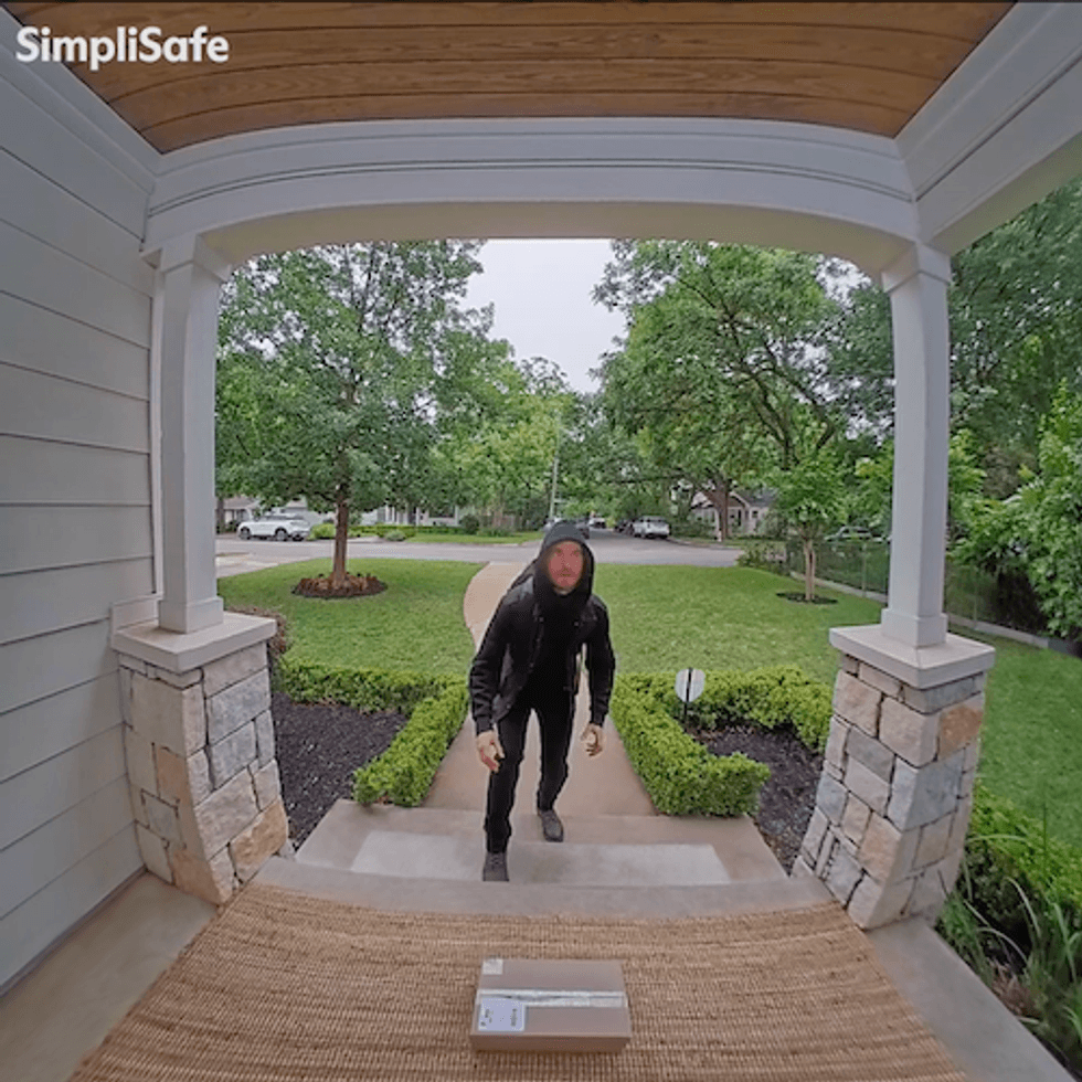 a video screenshot from SimpliSafe Video Doorbell 2 