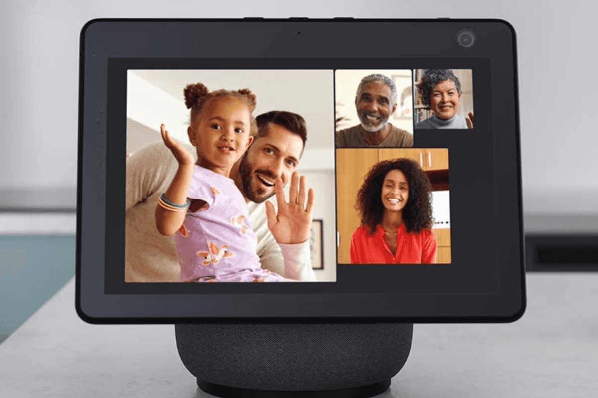 Amazon Echo Show 10 photo