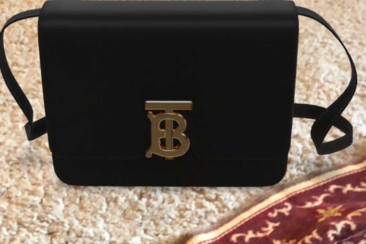 Burberry bag in AR