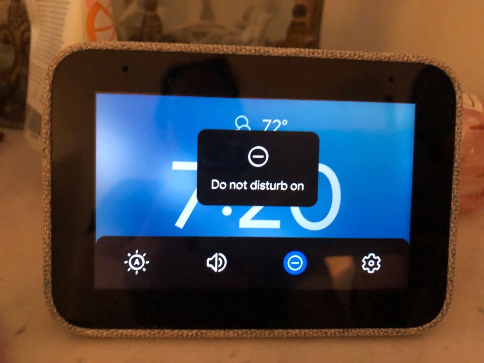 'Do not Disturb' turns off notifications on the Lenovo Smart Clock