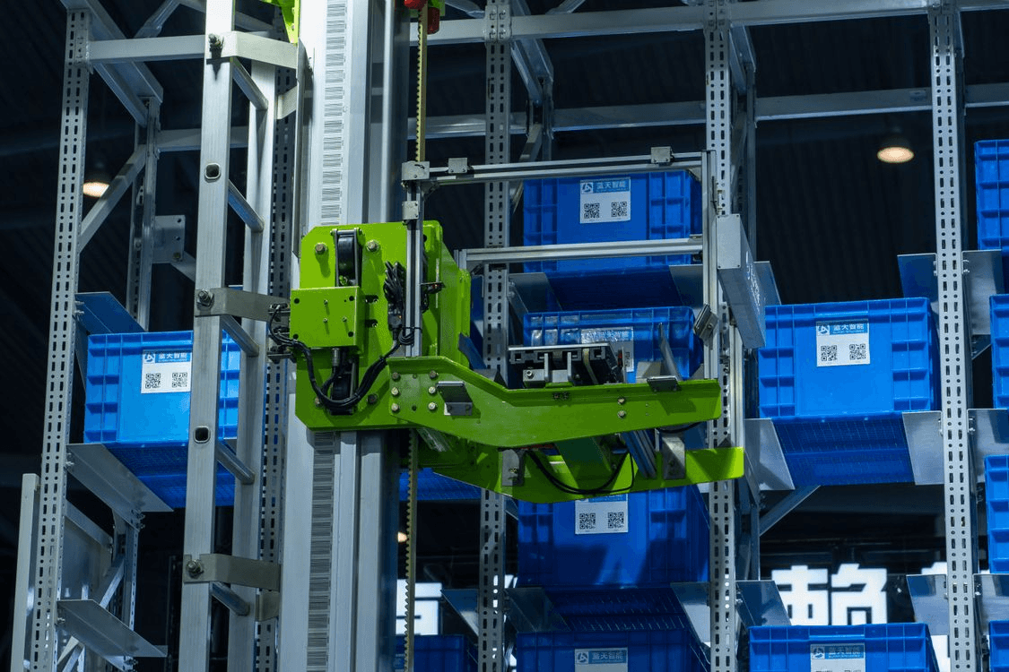 photo/automated-warehouse-robotic-system-with-blue-crates