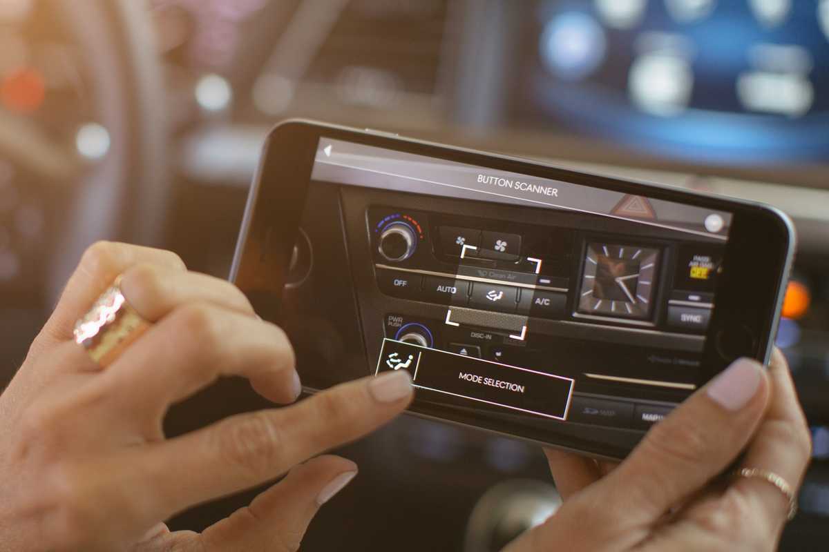 Genesis Brings Augmented Reality to Owner's Manual with New Virtual Guide