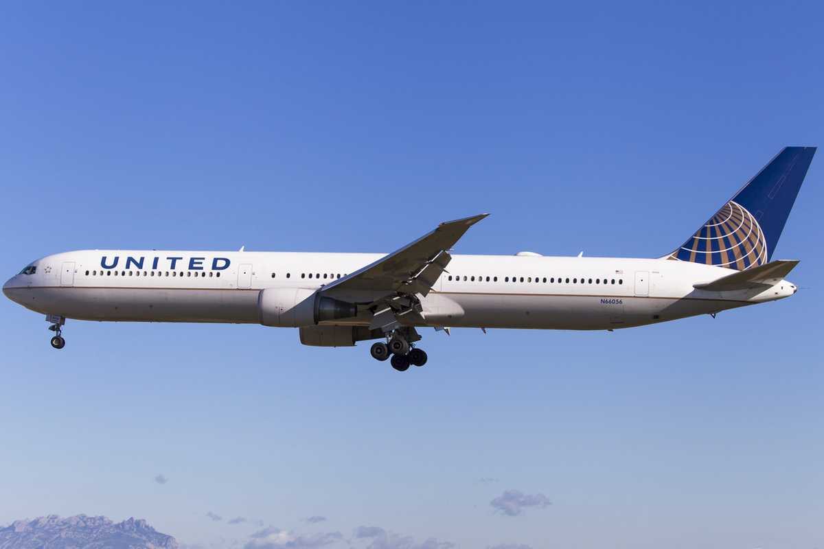 United Airlines expands features to accommodate more smart devices