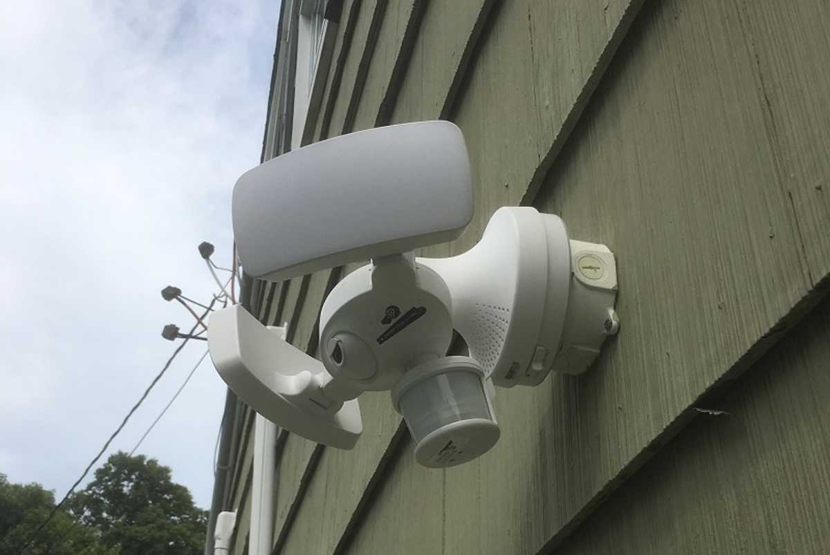 Review: Maximus Camera Floodlight with Kuna AI