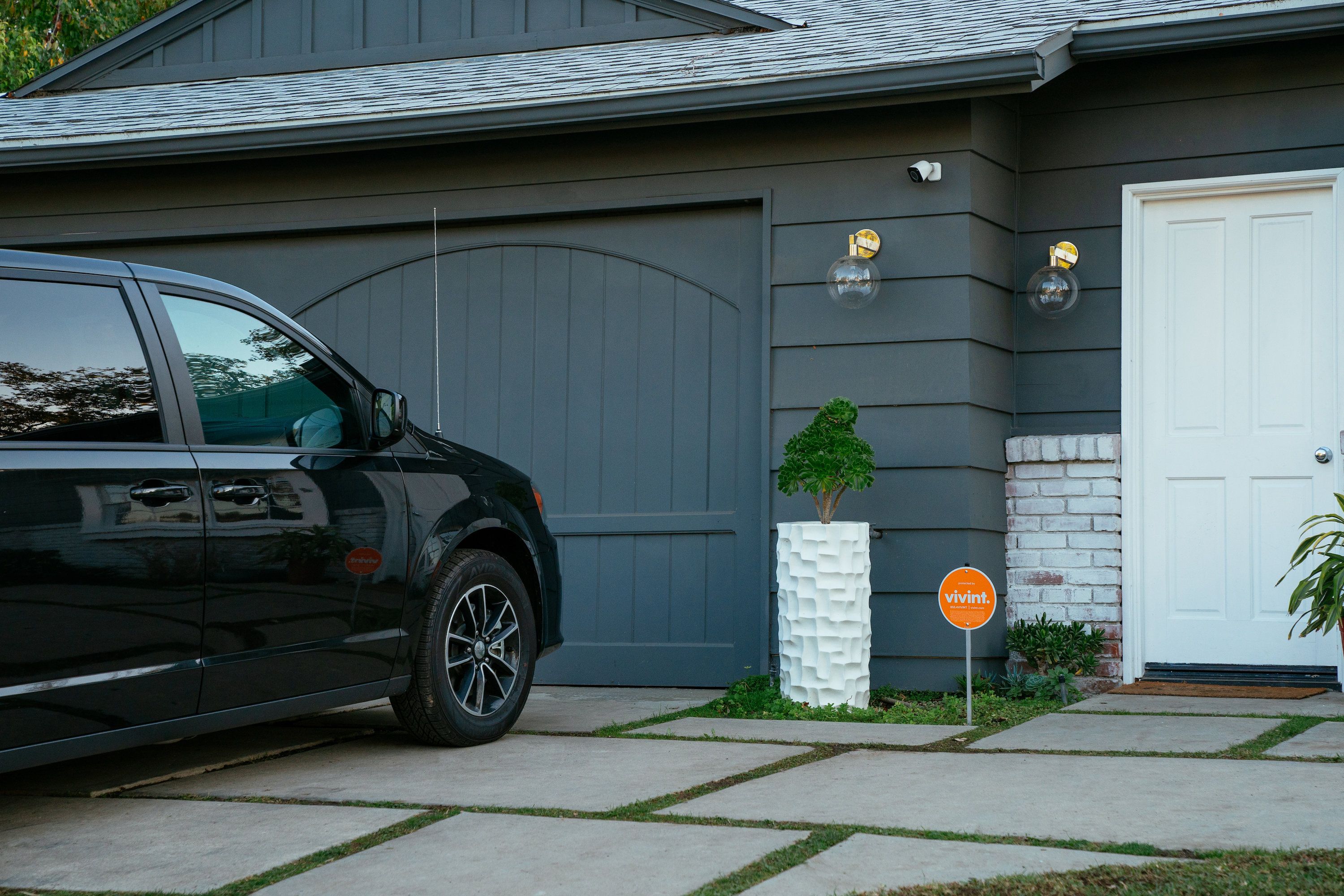 vivint smart home security car guard