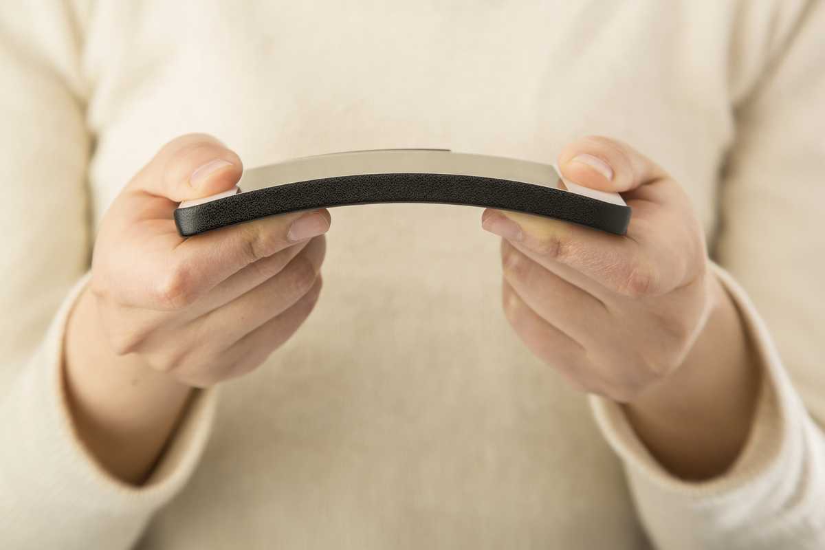 Apple Wants To Make a Bendy iPhone—On Purpose