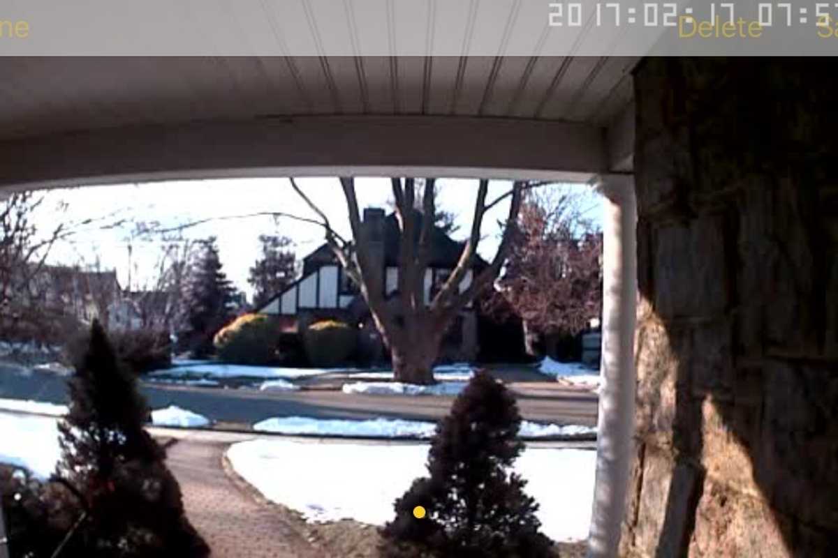 Review: Yale's New Smart Peephole, Look Door Viewer