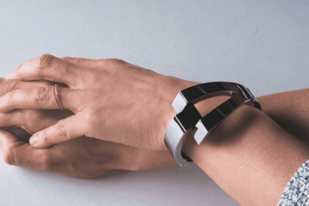 WiseWear is a $300 stylish wearable with a built-in panic button
