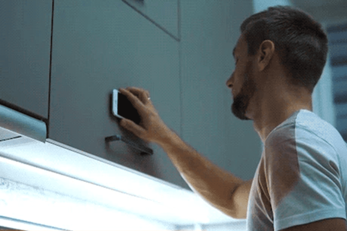 Placeon – When holding your smartphone is just too much to ask