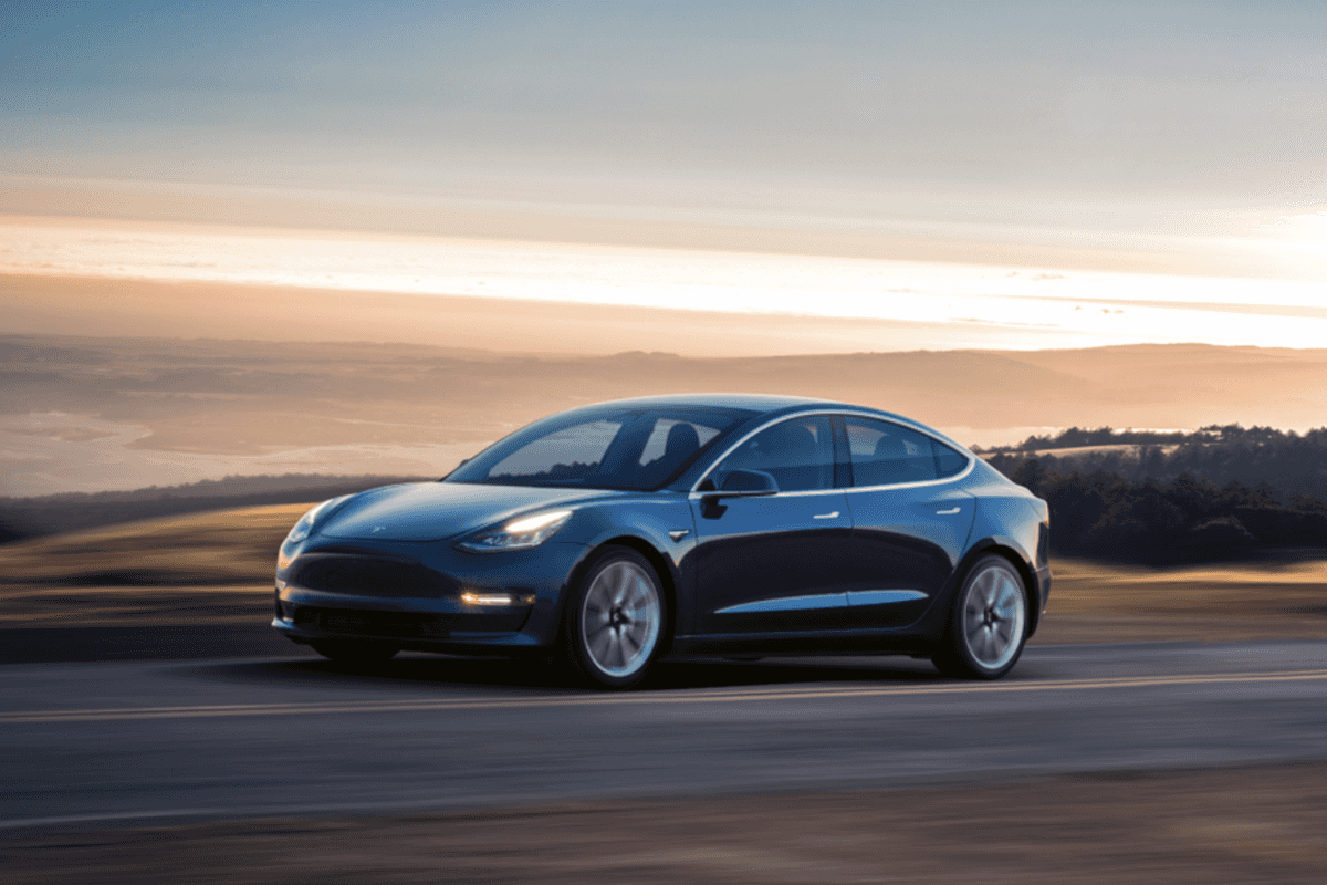 Analyst: Tesla to miss delivery expectations of Model 3 again