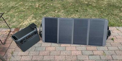 a photo of DJI Power 2000 connected to Zignes 100W solar panel on a patio in the sunlight.