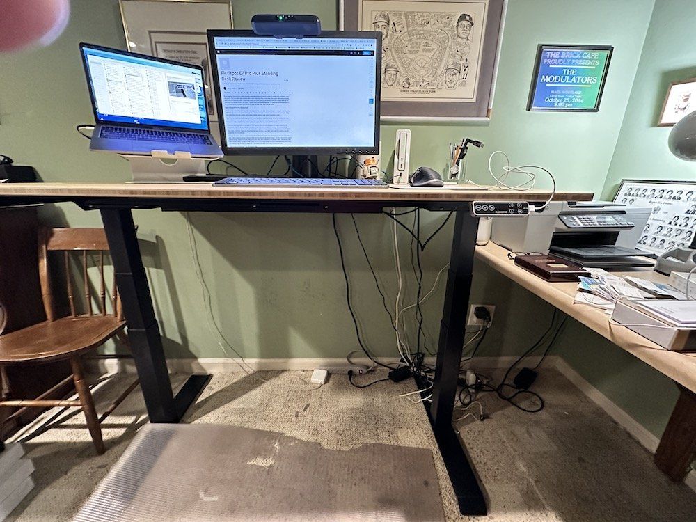 a photo of Flexispot E7 Pro Plus Standing Desk in standing position