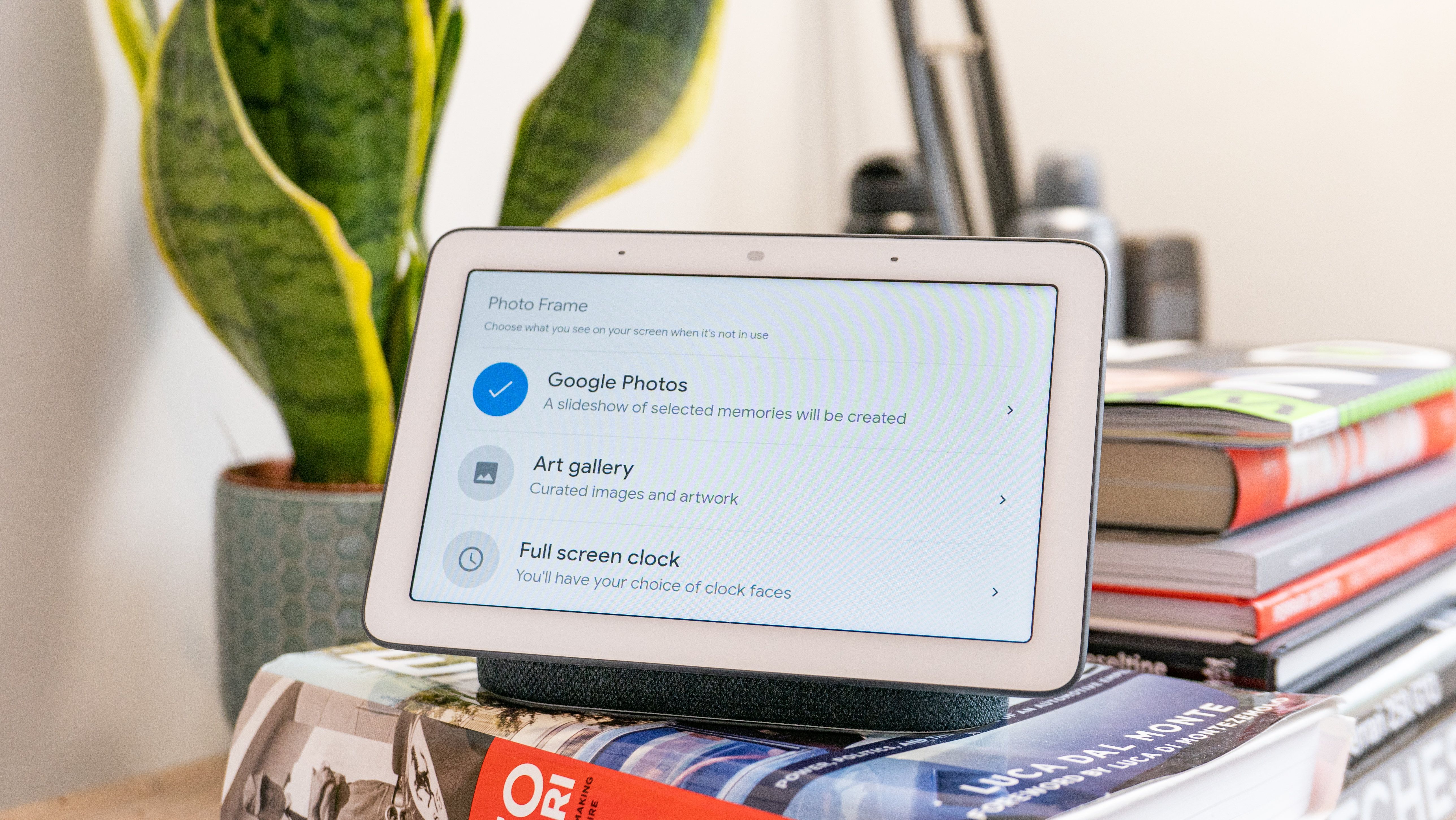 ​Photo frame settings on a Google Home Hub smart display