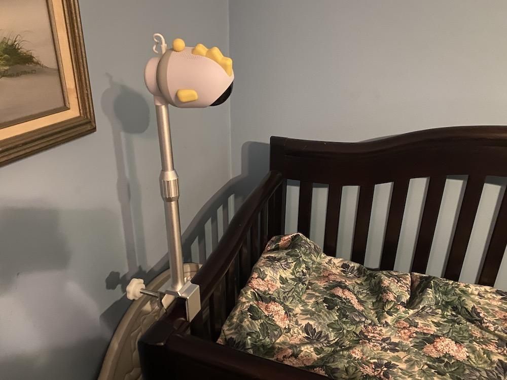 Simshine Baby Pro Monitor is a smart Ai powered 2k HD baby monitor on a crib