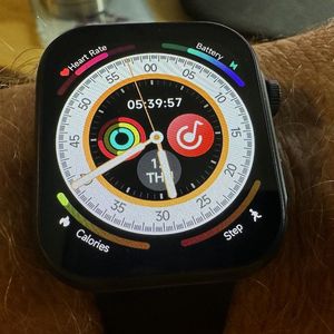 photo of AMOLED display on S6 Smartwatch