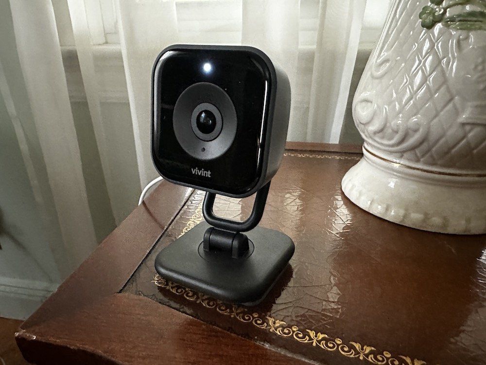 a photo of Vivint Indoor Camera Pro on an end table
