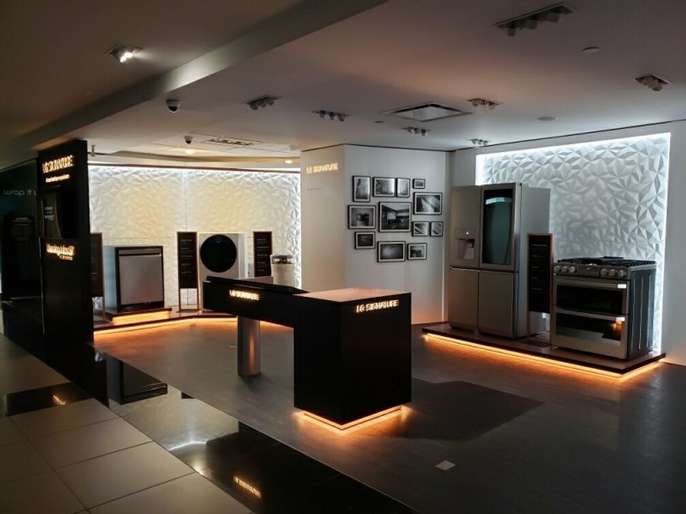 Lg Signature Store LG SIGNATURE Appliances & TVs Now Available at Bloomingdales - Gearbrain