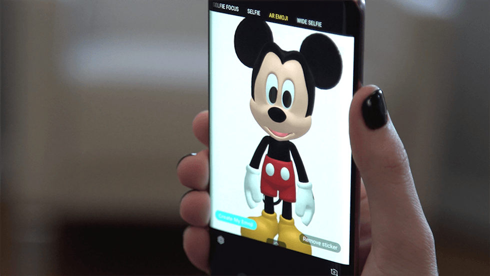 Mickey Mouse AR Emoji are now available for the Samsung S9 and S9+