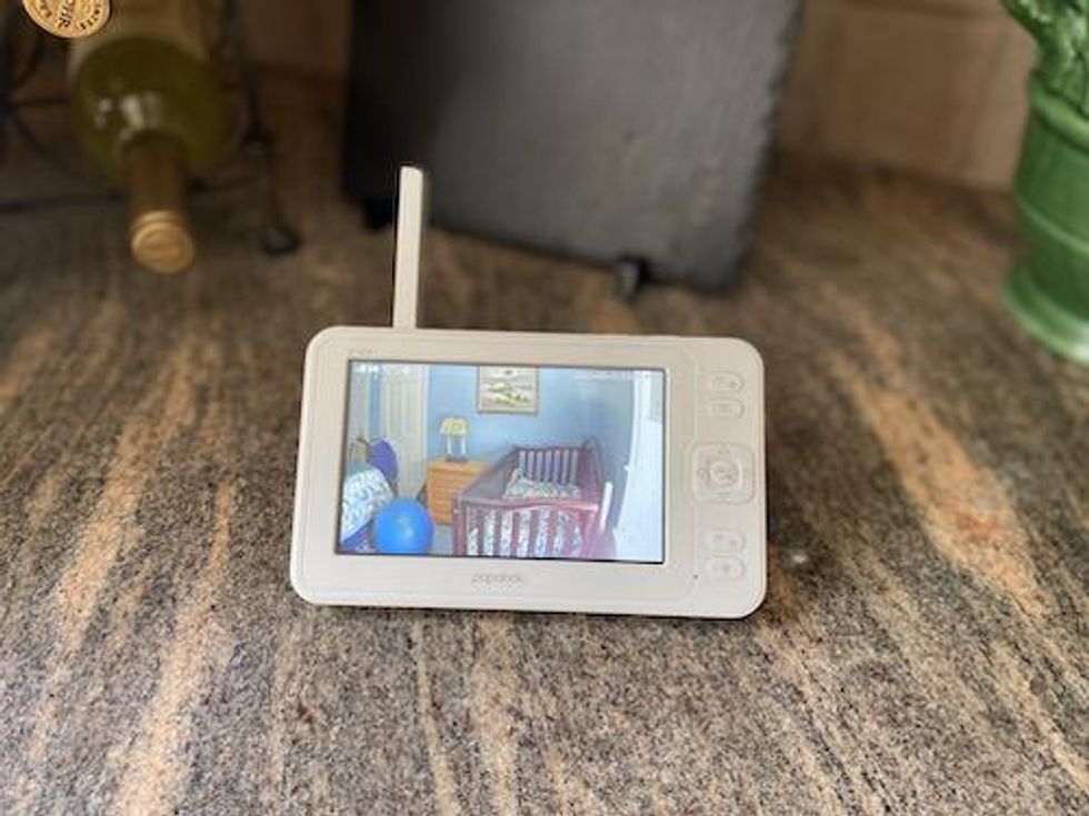 Papalook Monitor on a countertop