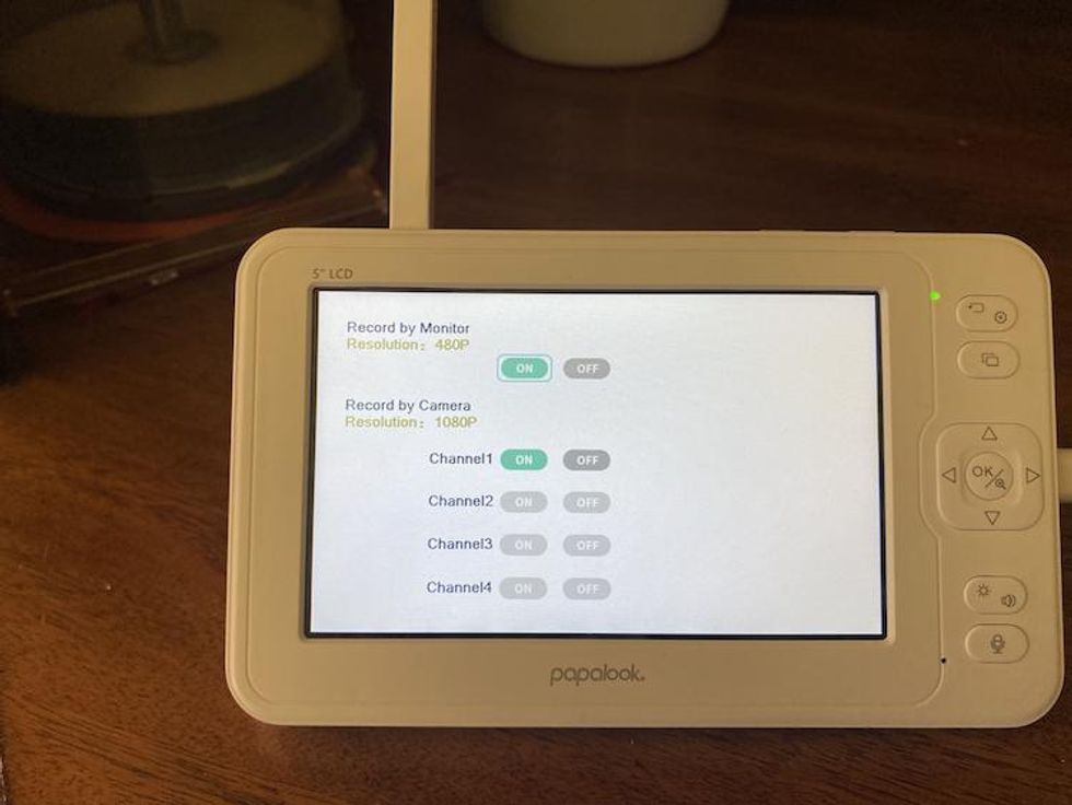 papalook monitor showing recording for each camera