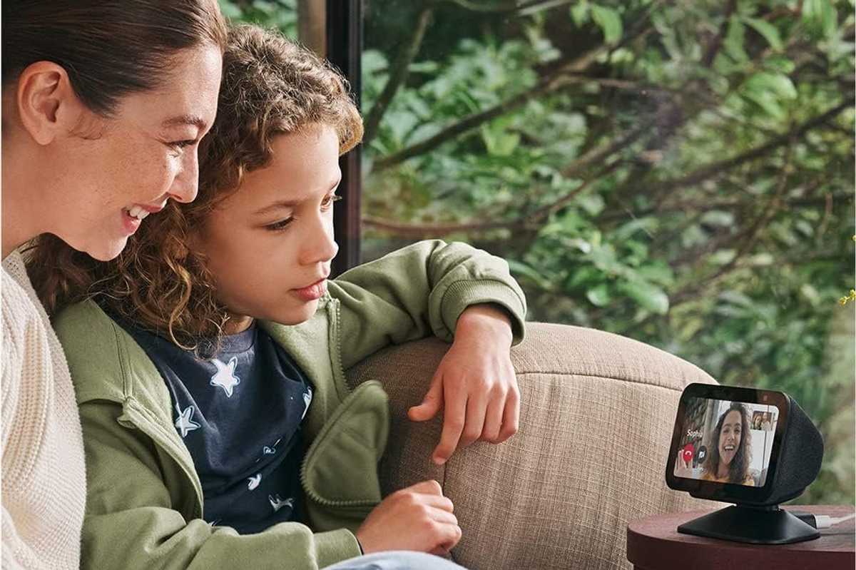 photo of a child and adult watching a video on all-new Echo Show 5 (3rd Gen, 2023 release)