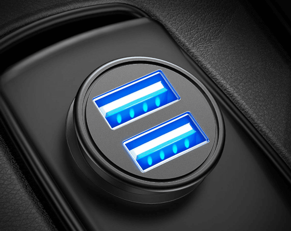 Photo of a USB car charger by Ainope