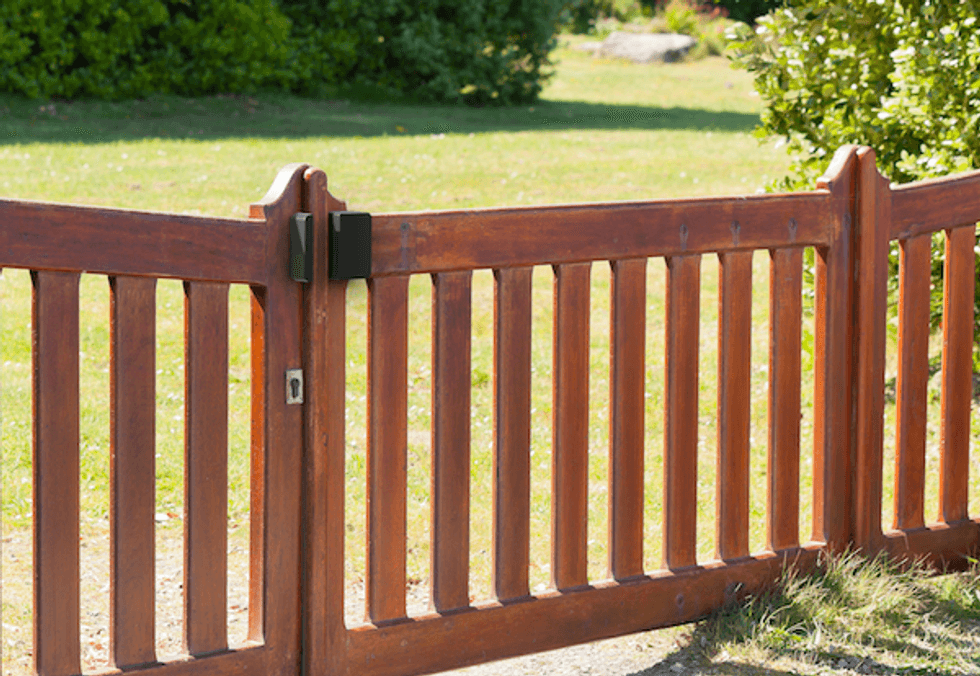photo of Abode Outdoor Contact Ssnsor on gate