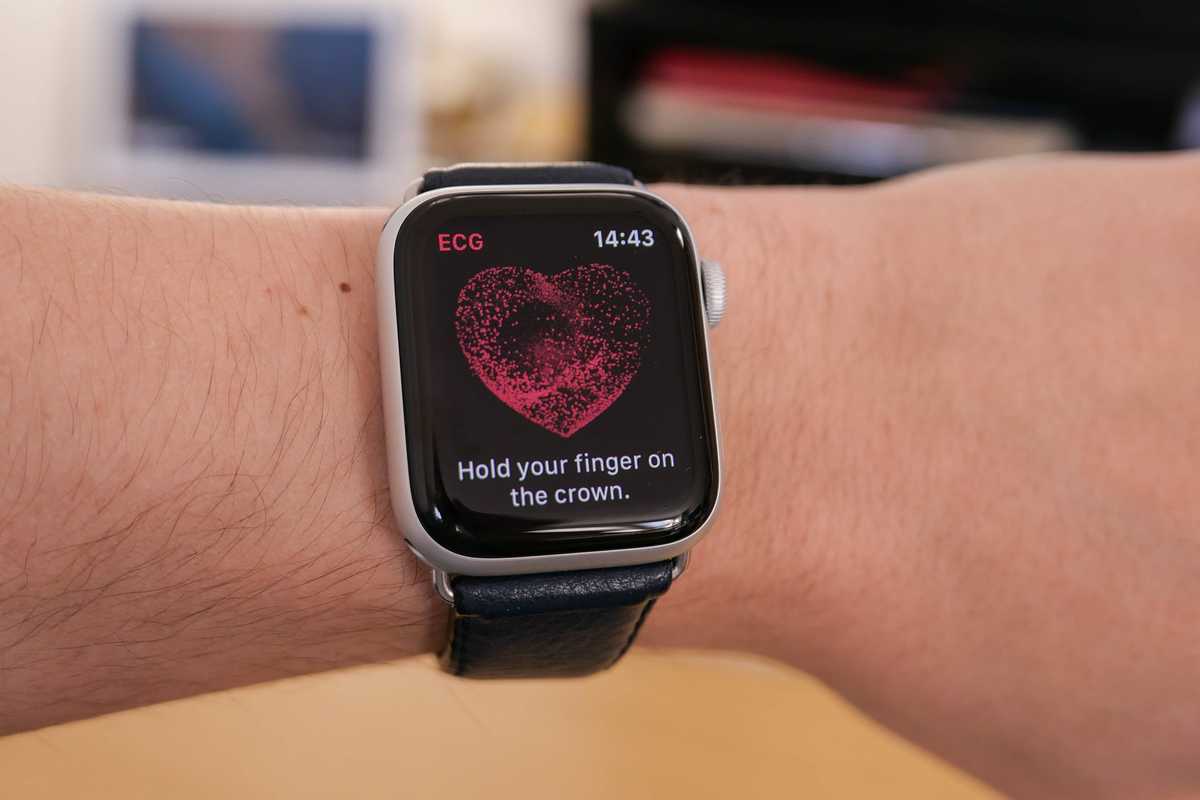 Photo of an Apple Watch Series 4 taking an ECG