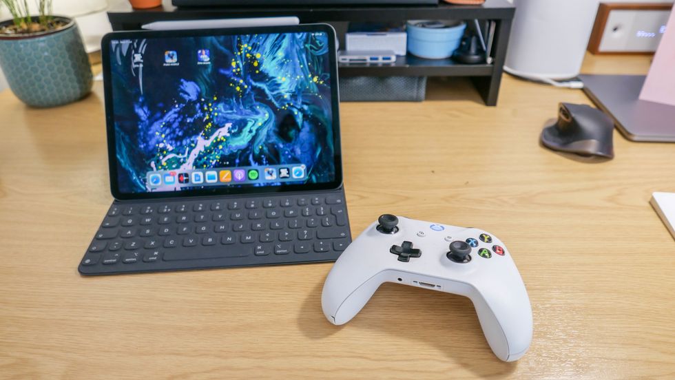 Photo of an iPad Pro and Xbox One controller