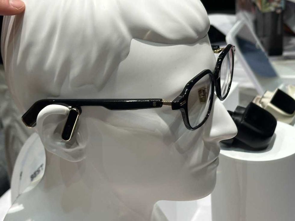 photo of Cearvol Lyra on a mannequin