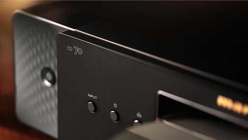 photo of controls on the front of Marantz Model CD 70