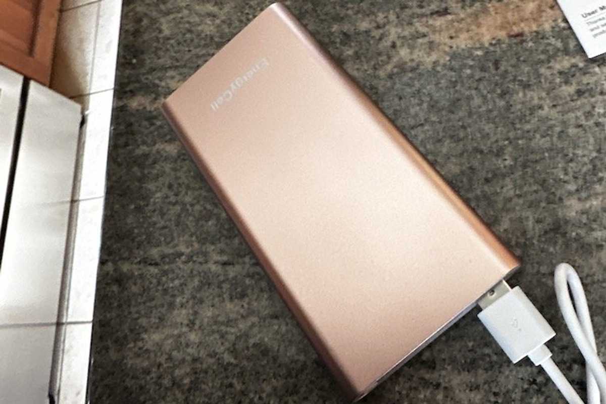 photo of EnergyCell Pilot 4GS Power Bank charging