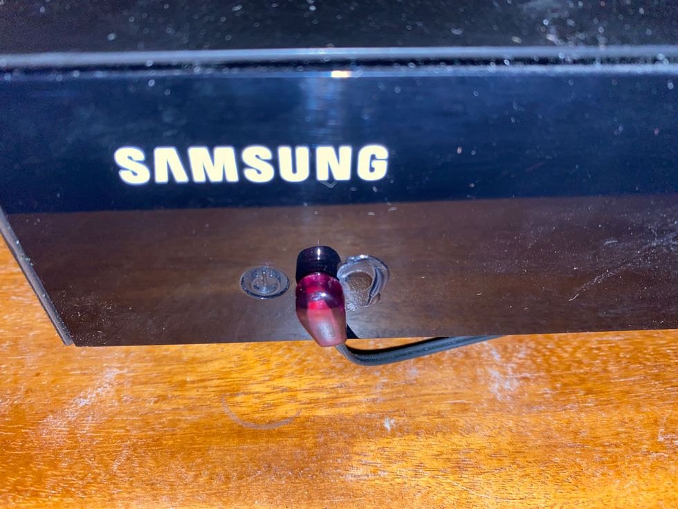 Photo of IR reader on a cable box