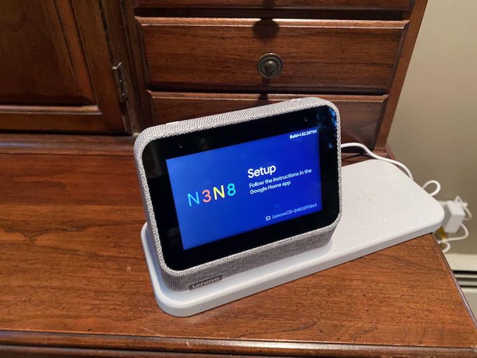 Photo of Lenovo Smart Clock Gen 2 with charging pad