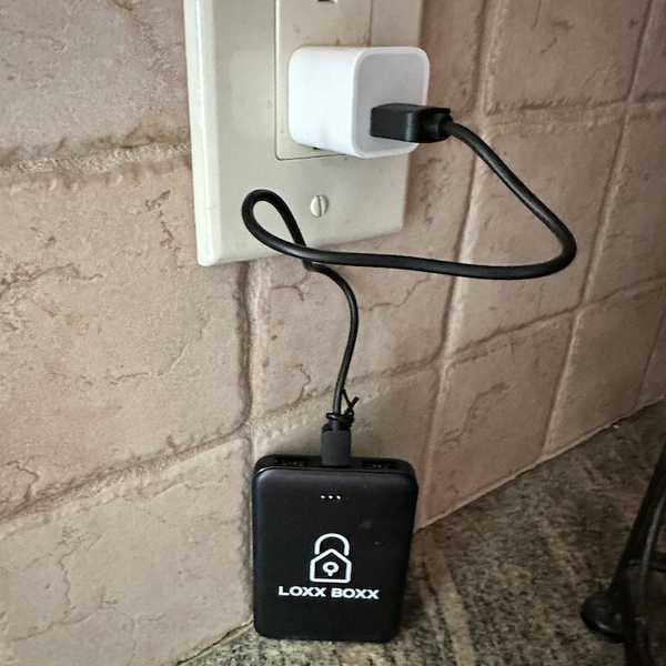 Photo of loxx boxx power bank charging